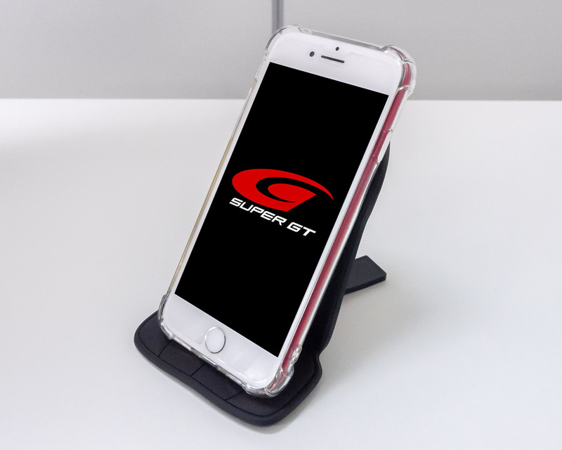 SUPER GT スマートフォンスタンド（車両ドライバーのサイン入り）をプレゼント