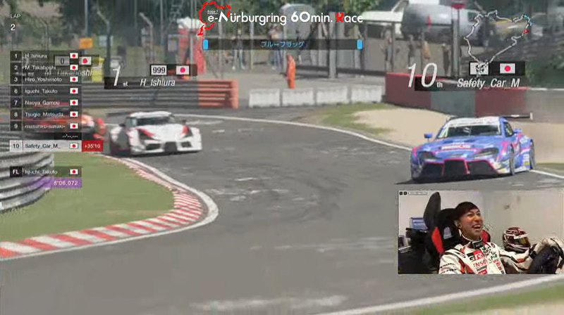 時々こんなシーンも。それを見てうける石浦選手