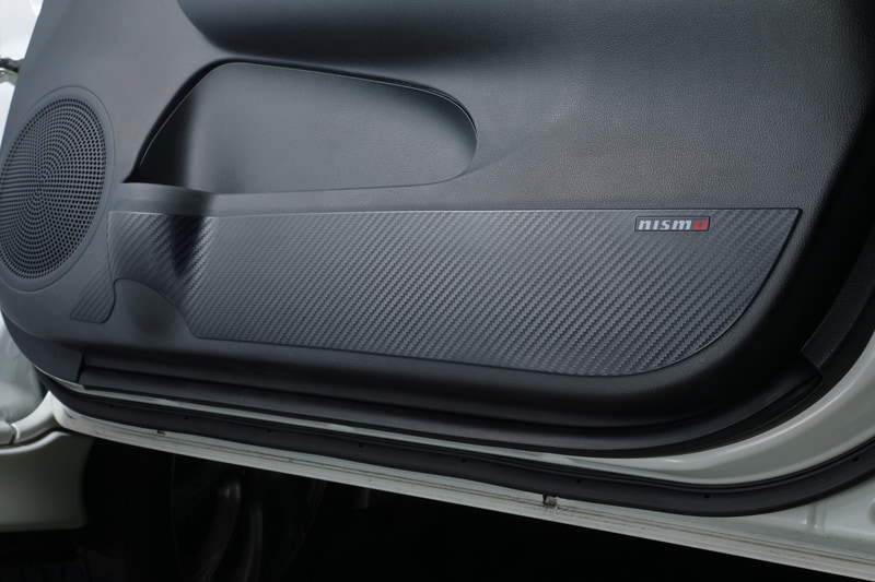 ノート e-POWER NISMOのフロントドア装着例