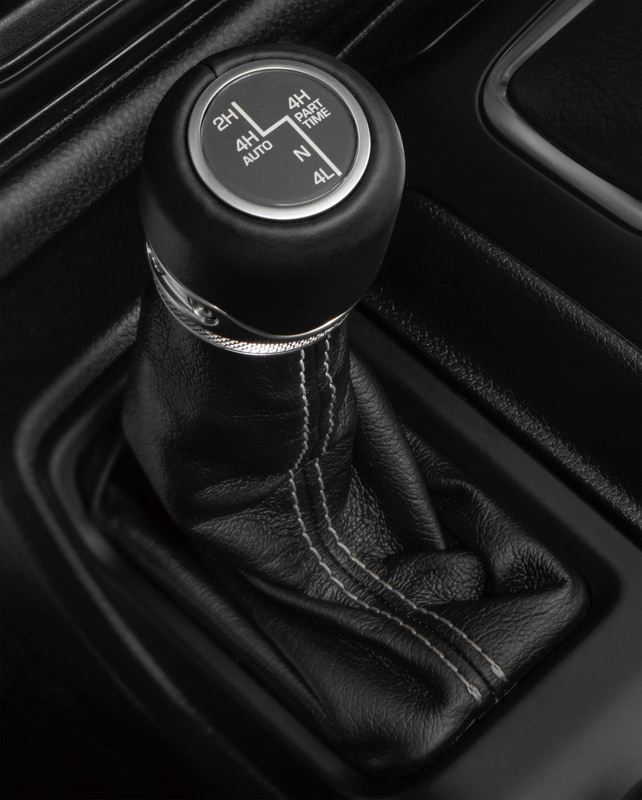 セレクトラックフルタイム 4×4システム採用