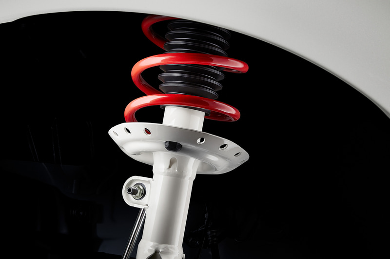 専用サスペンションを採用