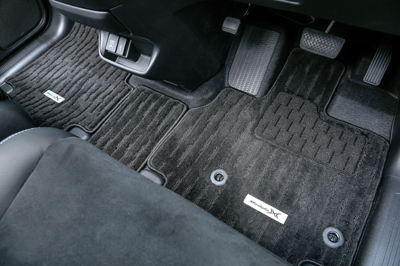 Modulo Xアルミ製エンブレム付きの専用フロアカーペットマット