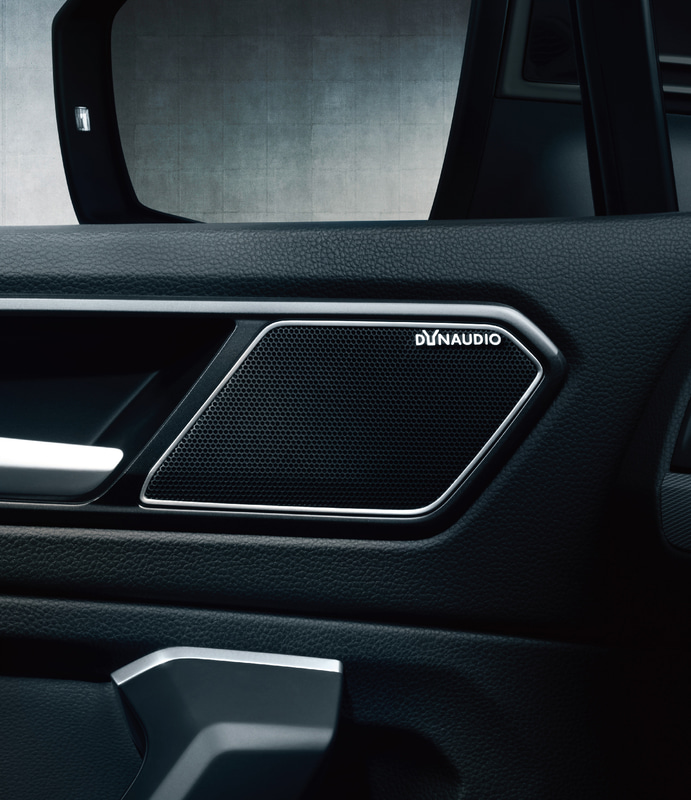 Dynaudioと共同開発したプレミアムサウンドシステム