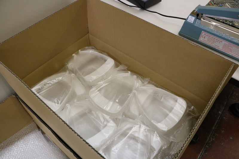 バリなどを取り、アルコール除菌された後、チリなどが付かないよう4個ずつ袋で密閉されて出荷される