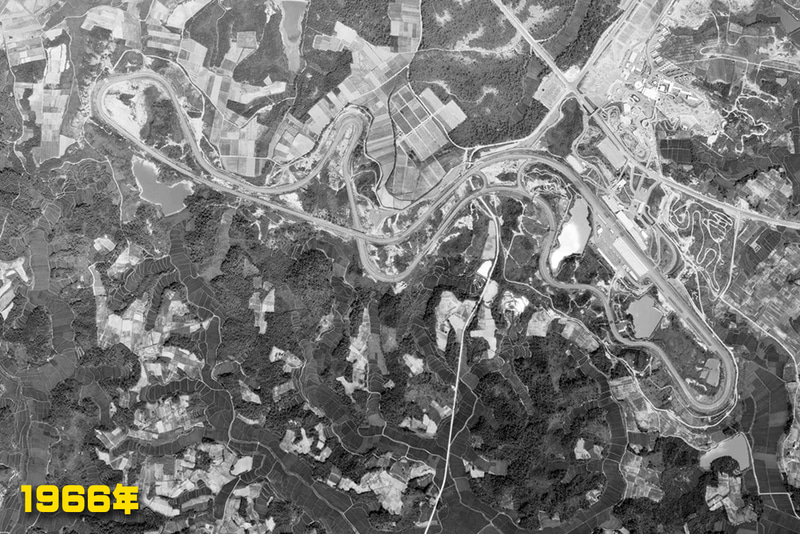 1966年：遊園地とサーキット道路ができている（<a href="https://mapps.gsi.go.jp/" class="n" target="_blank">国土地理院の空中写真閲覧サービス</a>を加工して掲載）