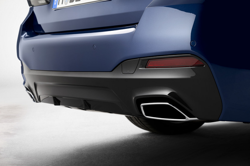 新型5シリーズは20インチのBMWインディビジュアルエアパフォーマンスホイールをオプションとして初めて選択可能となった。そのほかにも18～20インチのアロイホイールオプションも用意