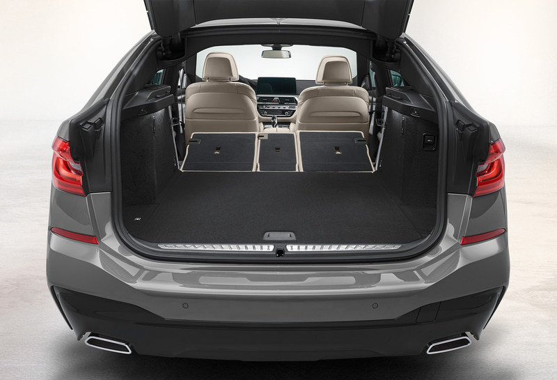 リアシートは40：20：40分割可倒方式