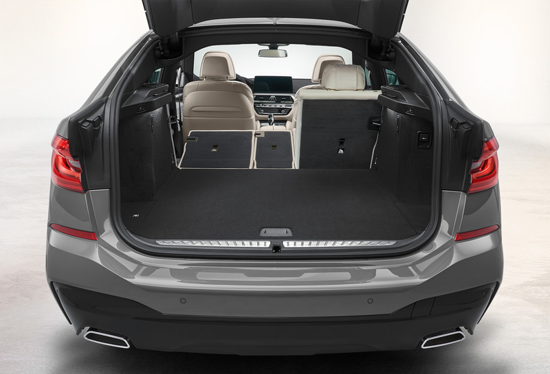 リアシートは40：20：40分割可倒方式