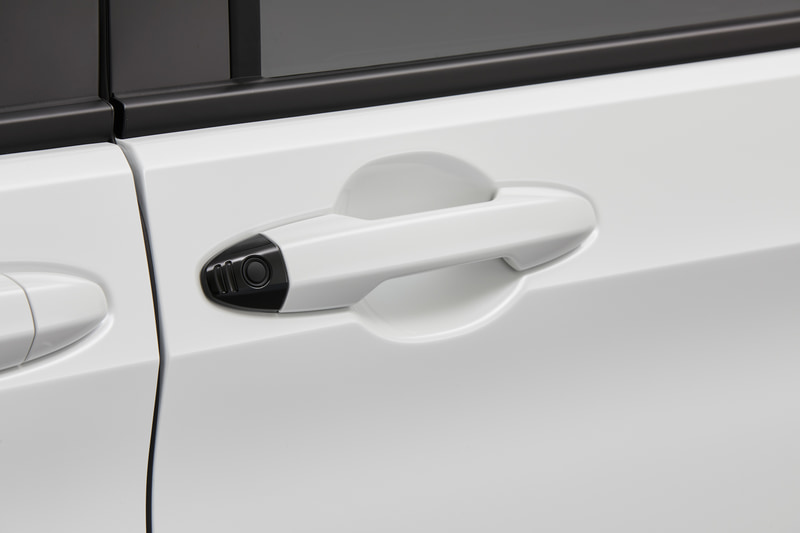 「フリード」「フリード＋」用スイッチカバー（クリスタルブラック・パール）