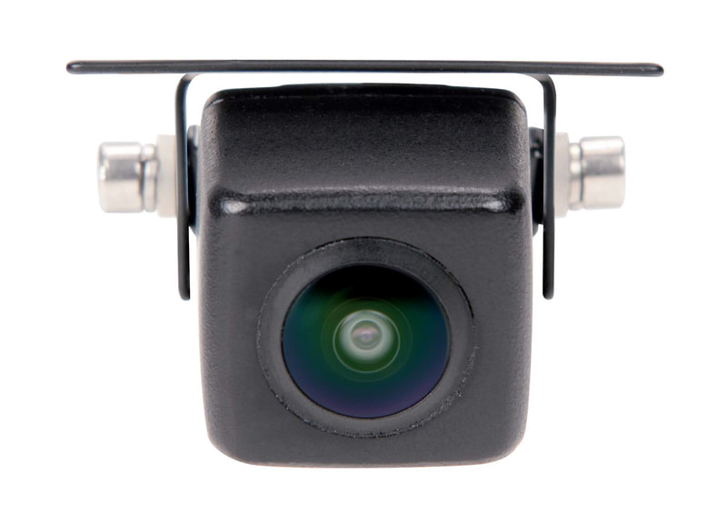 水平画角140度の広角レンズによりワイドな視野角を実現する<a href="https://www.datasystem.co.jp/products/rvc801/index.html" class="n" target="_blank">「リアVIEWカメラRVC801」</a>は8800円（税別）