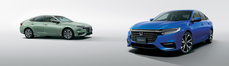 新グレード「EX・PRIME STYLE」（左）、上級グレード「EX・BLACK STYLE」（右）