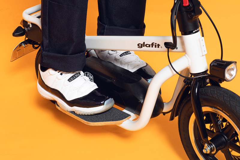 立ち乗りするスタイル