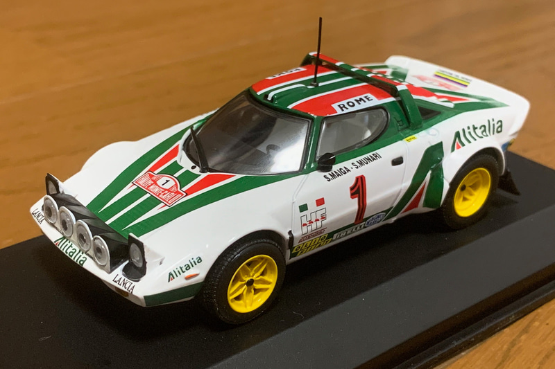 家に飾ってあるストラトス。MINICHAMPS製の1977年のモンテカルロラリー ムナーリ車