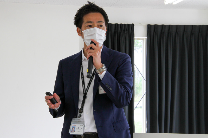 新型ハリアーについて、トヨタ自動車株式会社 MS製品企画 ZD 主査の小島利章氏がプレゼンテーションを実施