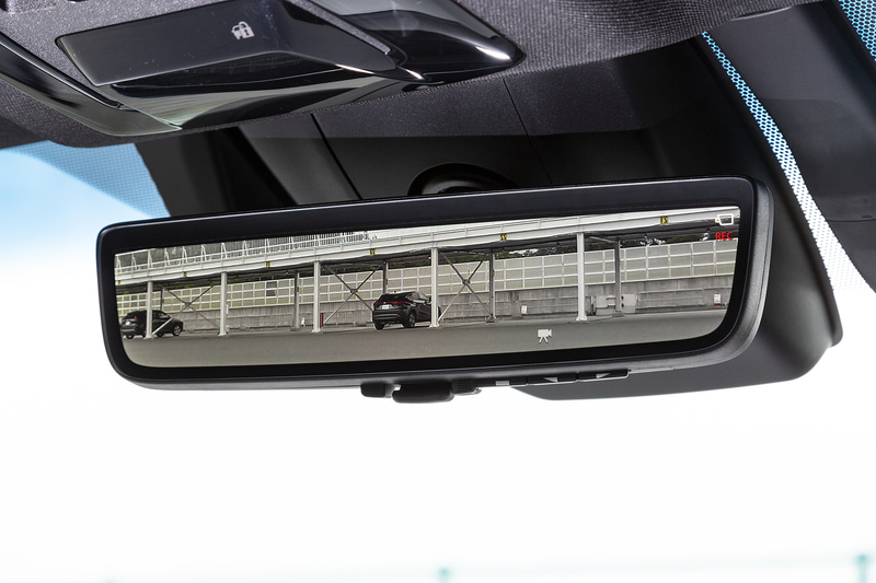 上位グレードに前後方録画機能付のデジタルインナーミラーを装備。詳細は追って別記事でお伝えする