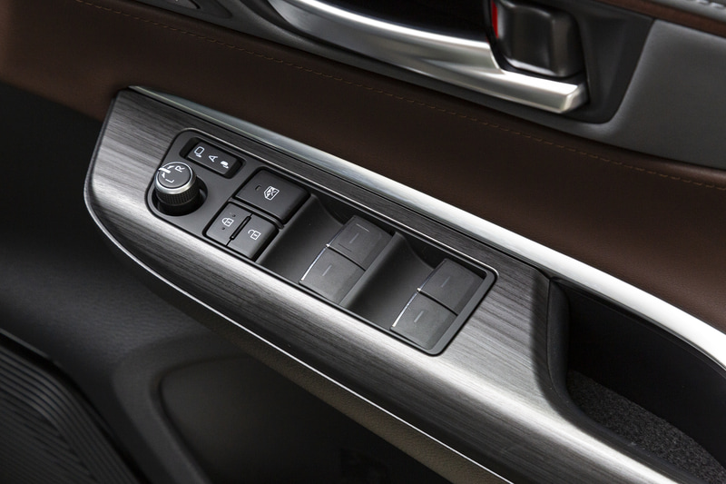 アームレスト部のスイッチ