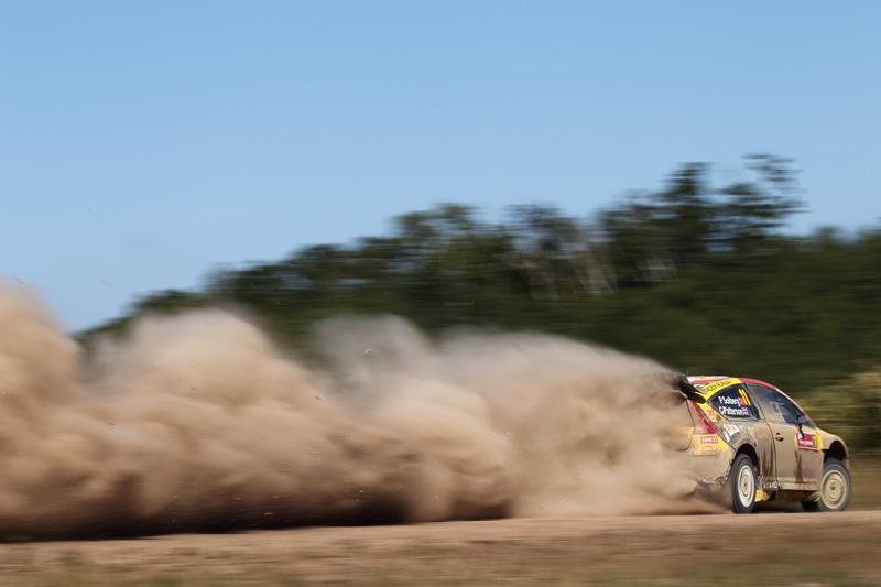 チームやマシンが変わってもペター・ソルベルグの人気は衰えず。サービスのテントには多くのファンが連日訪れ、2004年以来のラリージャパンの表彰台は多くのファンに祝福されていました