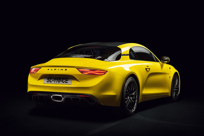 A110 カラーエディション2020で採用されるボディカラーは、1960年代～1970年代に人気を博したソリッドのボディカラー「ジョン トゥルヌソル」（ひまわりの黄色）を再現したもの