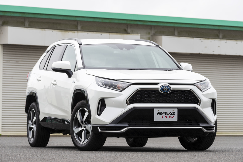 こちらはGグレード。ボディカラーはホワイトパールクリスタルシャイン