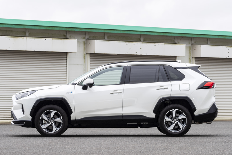 こちらはGグレード。ボディカラーはホワイトパールクリスタルシャイン