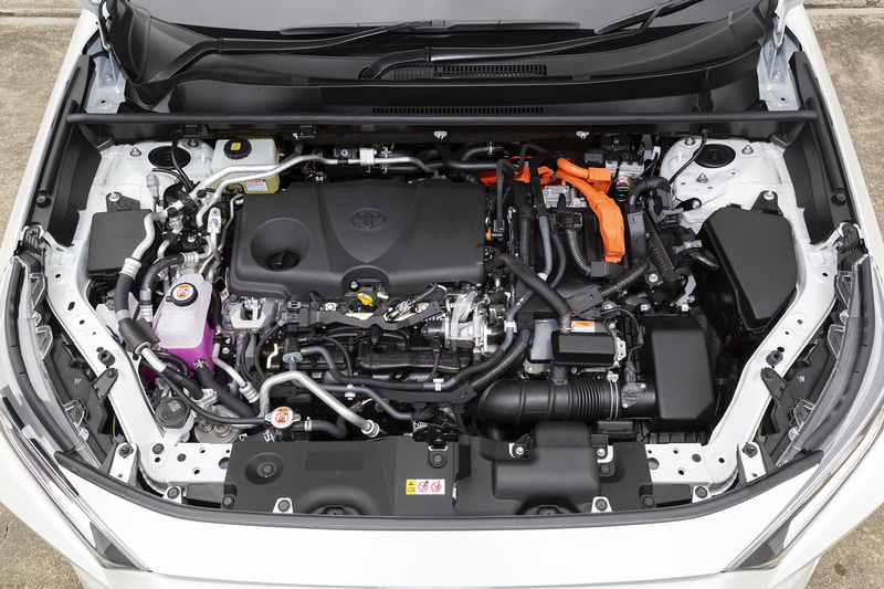 エンジンは2.5リッターの「A25A-FXS」型で、最高出力130kW（177PS）/6000rpm、最大トルク219Nm/3600rpmを発生。フロントに「5NM」型、リアに「4NM」型モーターを採用し、システム最高出力は225kW（306PS）を発生する