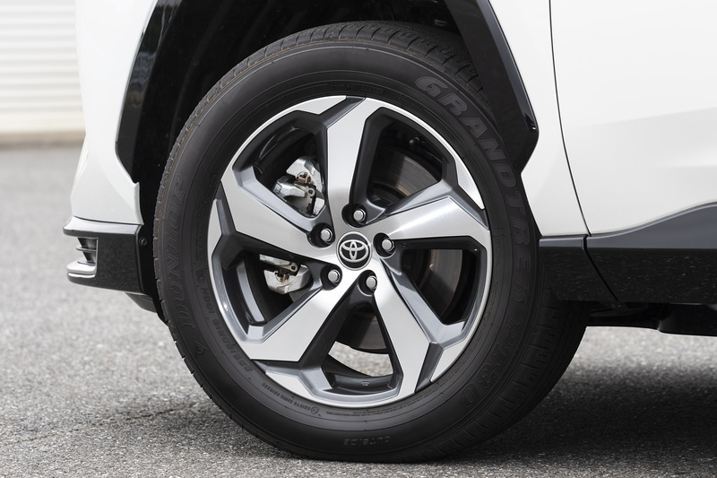 G系グレードのタイヤサイズは225/60R18