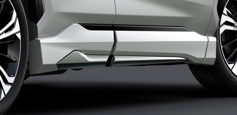 サイドスカートには、キレのある造形の大型スモークメッキ加飾で、安定感のあるフォルムと、スポーティさを表現。塗装済みが8万8000円で素地は7万7000円