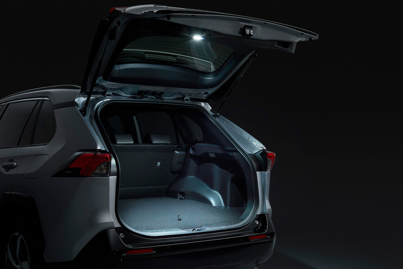 ラゲージLED装着状態。価格は2万5300円