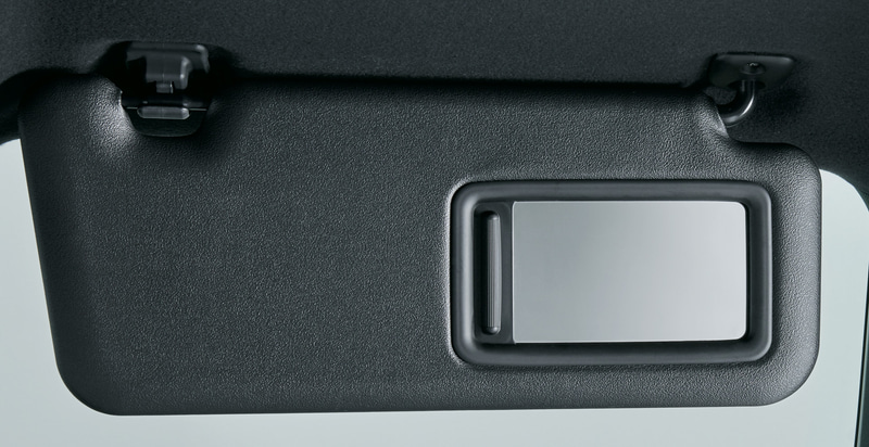 収納スペースやフック、USBポートなど使い勝手を高める装備も充実