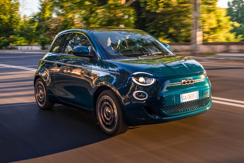 フィアットの新型EV「500」ハッチバックモデル