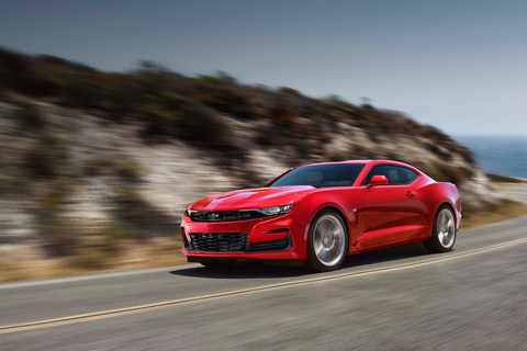 GM、新型「カマロ」のカーナビ方式やボディカラー設定を変更。価格は