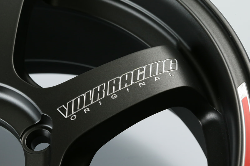 ロゴは切削A.M.T工法によって入れてある。切削の技術も高いので削った部分がきれいに仕上がっている