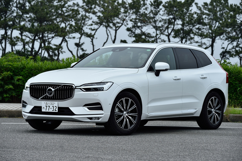 ボディサイズは4690×1900×1660mm（全長×全幅×全高）、車両重量1890kg（試乗車はチルトアップ機構付電動パノラマ・ガラス・サンルーフ装着車のため1920kg）、最低地上高215mm、ホイールベース2865mm