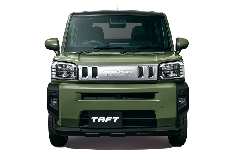 こちらはトップグレードのタフト G ターボ。ボディカラーはフォレストカーキメタリックで、ディーラーオプションの「メッキパック」を装着。タフなイメージを持つクルマなので、過去に販売していた「ネイキッド」との関係があるように思うところだが、ネイキッドに近づけることは意識しなかったとのこと。ただ、デザインの段階においてネイキッドの表現を勉強させてもらったという