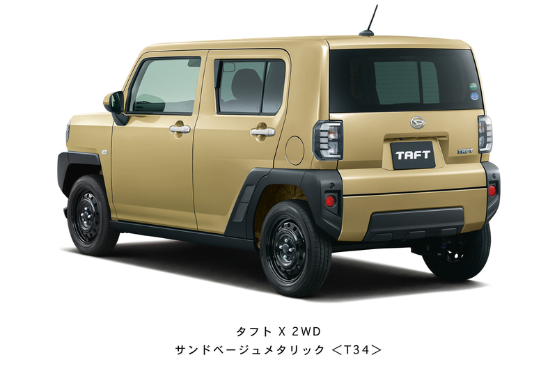 自然吸気エンジンのタフト X。ボディカラーはサンドベージュメタリック