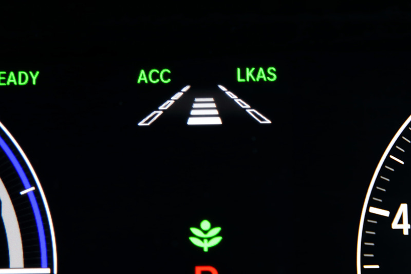 衝突軽減ブレーキ（CMBS）、誤発進抑制機能、後方誤発進抑制機能、歩行者事故低減ステアリング、路外逸脱抑制機能、渋滞追従機能付アダプティブ・クルーズ・コントロール（ACC）、車線維持支援システム（LKAS）、先行車発進お知らせ機能、標識認識機能、オートハイビームからなる「Honda SENSING」は標準装備