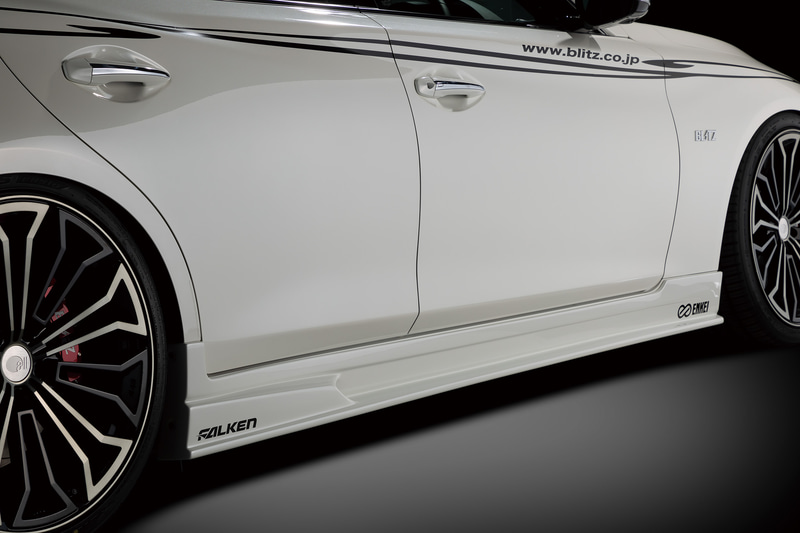 サイドスポイラー：9万9000円（MC前モデルも装着可能）