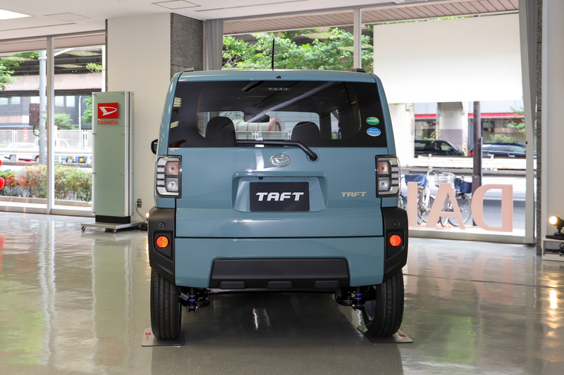 ボディサイズは3395×1475×1630mm（全長×全幅×全高）、ホイールベースは2460mm。デパーチャーアングルは58度を確保