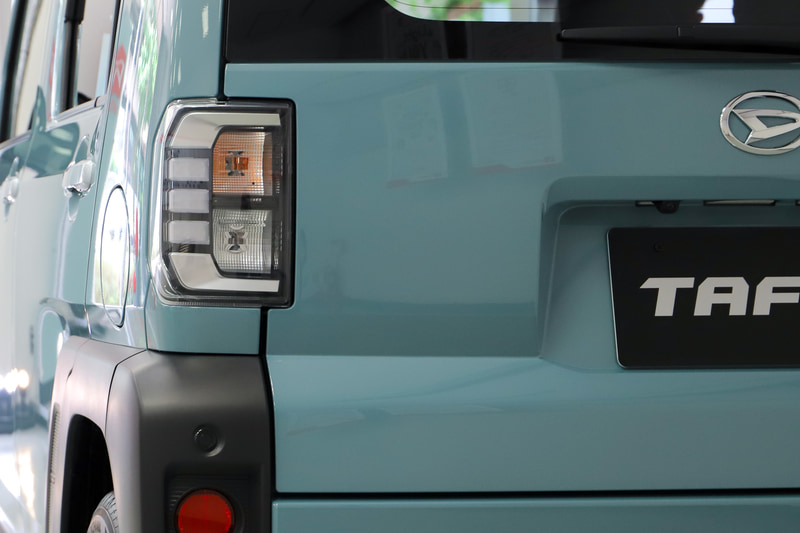 リアコンビネーションランプの点灯パターン。消灯