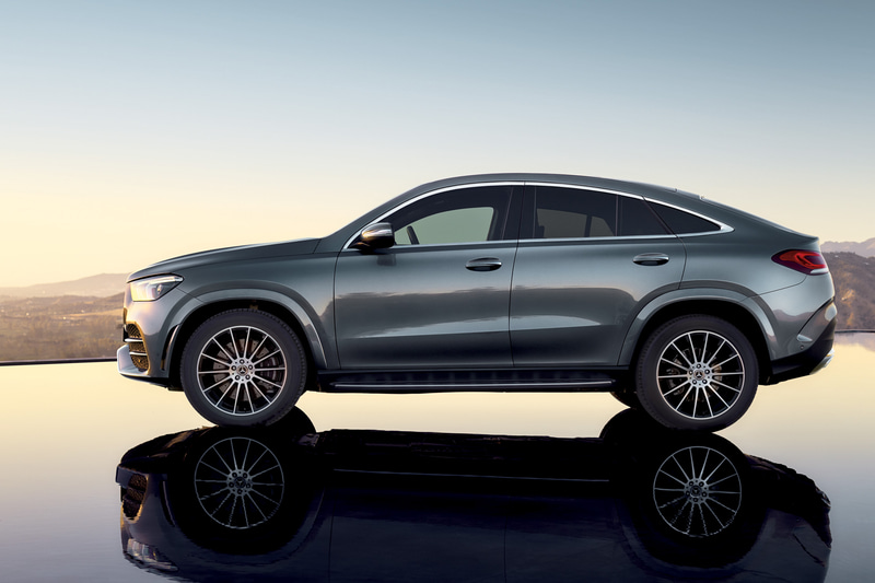 新型GLEクーペのボディサイズは4955×2020×1715mm（全長×全幅×全高）、ホイールベースは2935mm