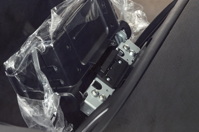 本体マウントとはボルト4本でガッチリ固定。これで不要な振動が抑えられる