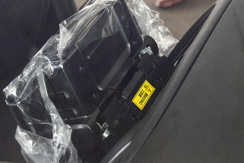 最後にカバーを装着。安全を考慮して装着しないと起動しない設計になっているという