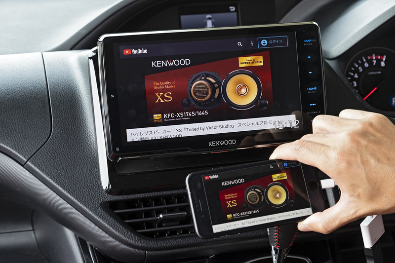 HDMI入力を使ってスマホの映像をナビに表示することが可能