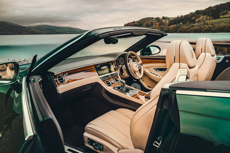 コンチネンタル GT コンバーチブルの内装