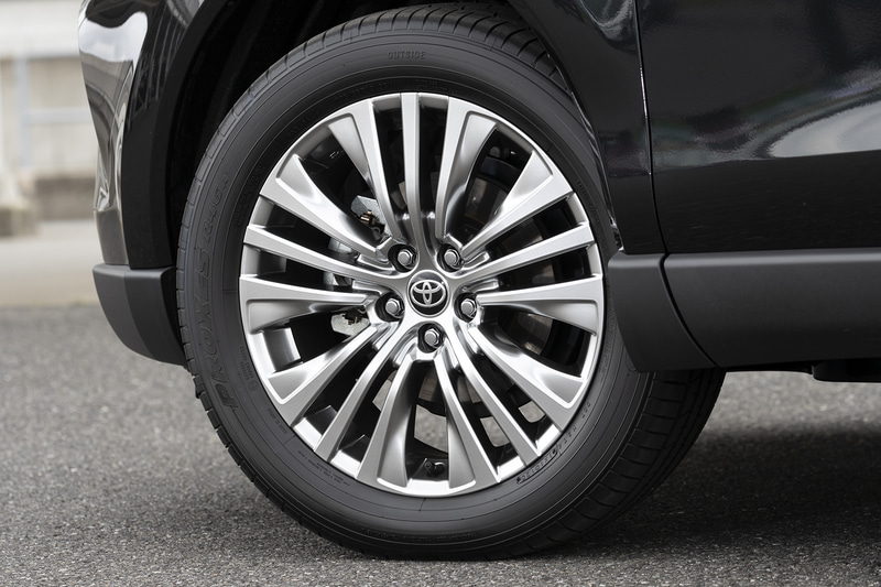 写真はZとZ“Leather Package”用の19インチ