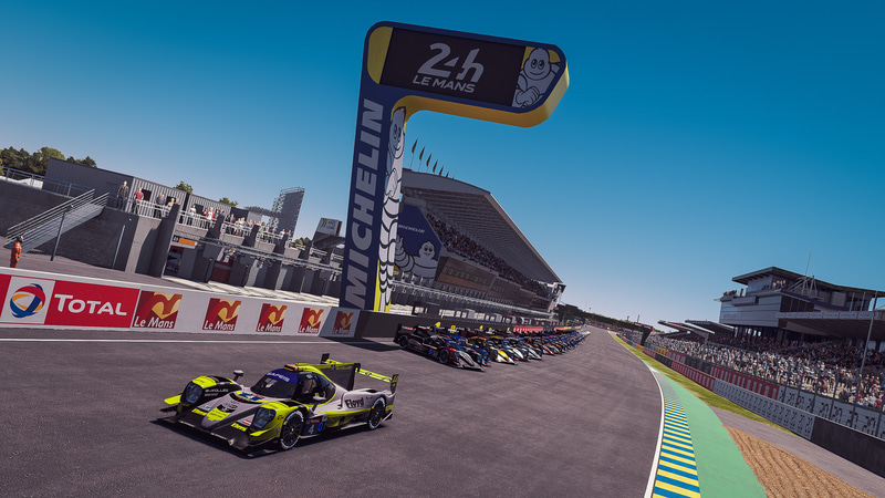 近年のル・マンで行なわれている整列でスタート手順が開始（写真：Xynamic Automotive Photography）