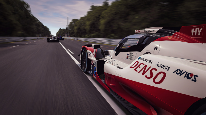 TGR勢は8号車が11位、7号車が14位に（写真：Xynamic Automotive Photography）