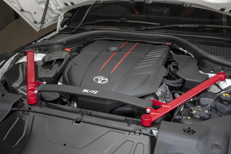 GRスープラ RZのエンジンはBMW製の直列6気筒3.0リッターターボ「B58B30C」型。「STRUT TOWER BAR」（2万2500円、税別）を装着