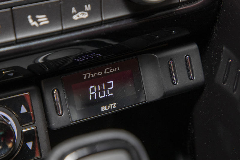 電子パーツは電子制御スロットルの動作を変更できる「Thro Con（スロコン）」を装着。価格は4万2000円（税別）