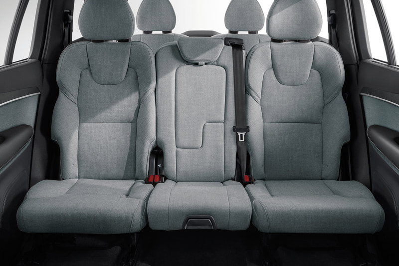 後部席もテイラードウールブレンド・シート。リア2列目にもシートヒーターを採用する
